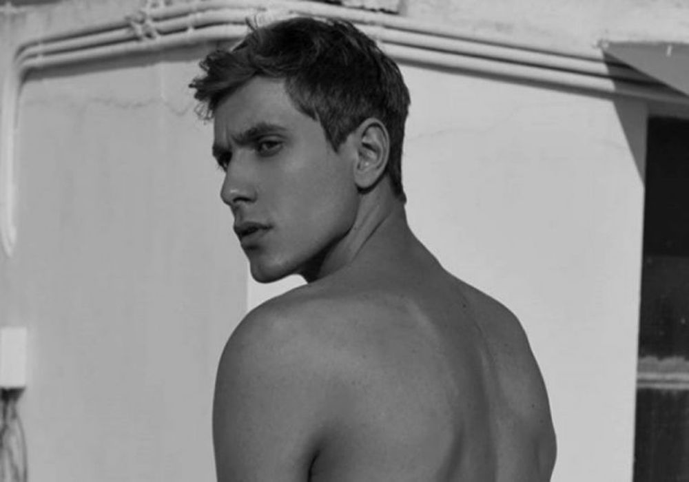 Το μοντέλο που ξεσήκωσε το Instagram με τη γυμνή του φωτογράφιση στην Κύθνο! (ΦΩΤΟ)