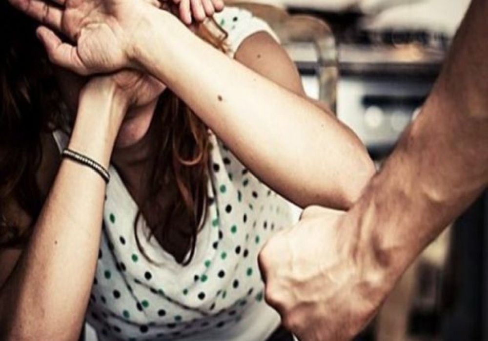 Θεσσαλονίκη: Ξυλοκόπησε την αδελφή του επειδή μιλούσε δυνατά με τον υδραυλικό και τον ξύπνησε