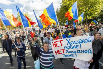 Μολδαβία: Χιλιάδες διαδηλωτές στην πρωτεύουσα Κισινάου ζητούν την παραίτηση της κυβέρνησης