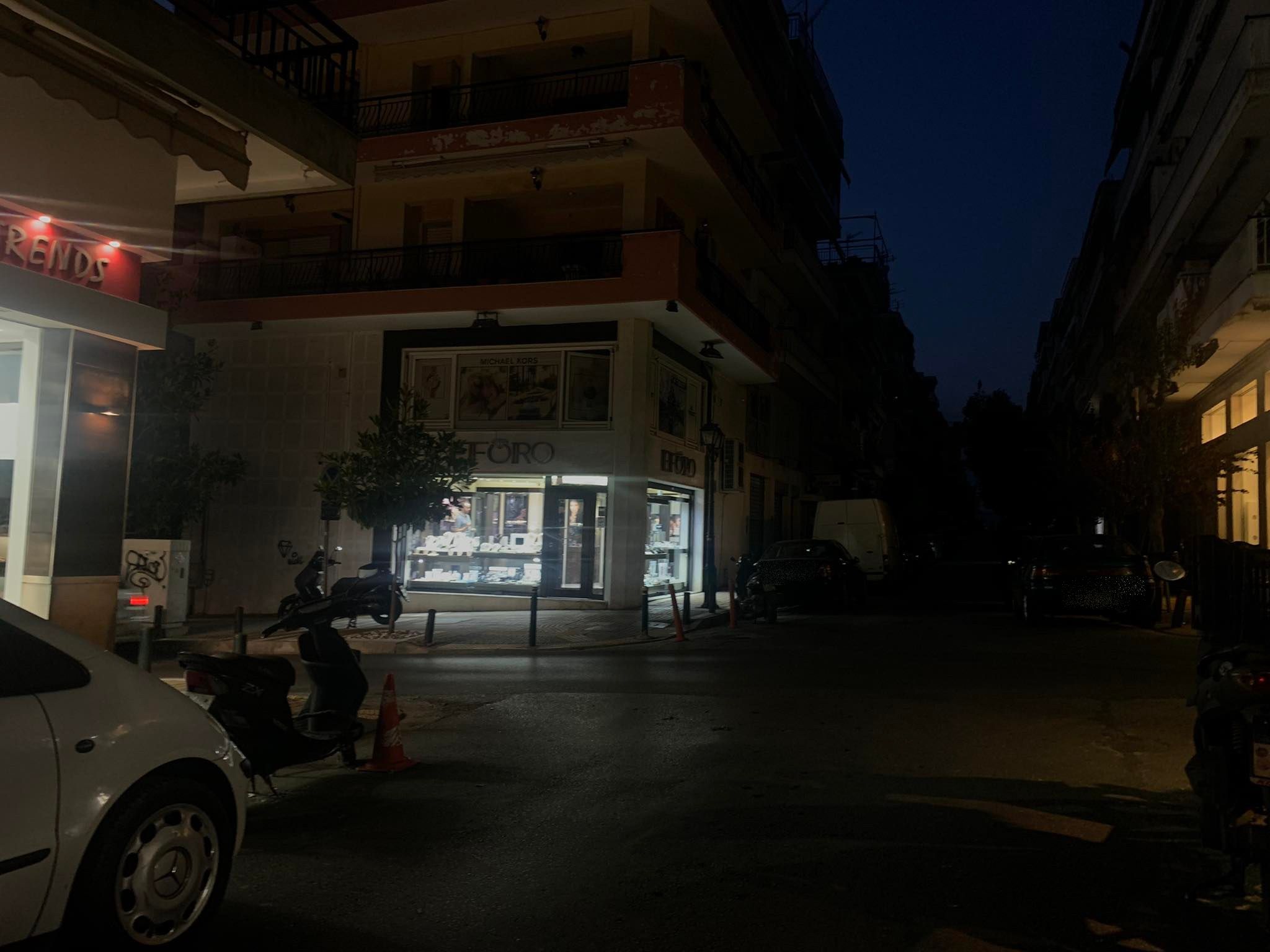 Θεσσαλονίκη: Πρώτα σκοτεινιάζει και μετά ανάβουν τα φώτα στη Νεάπολη (ΦΩΤΟ)