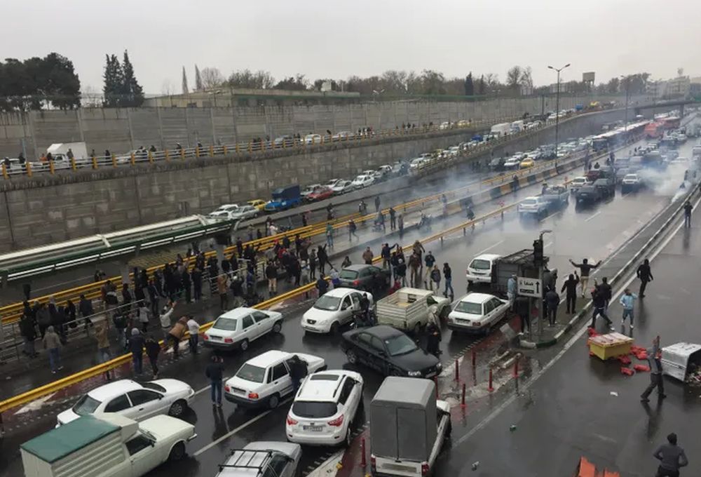 Πολύνεκρες ταραχές στο Ιράν