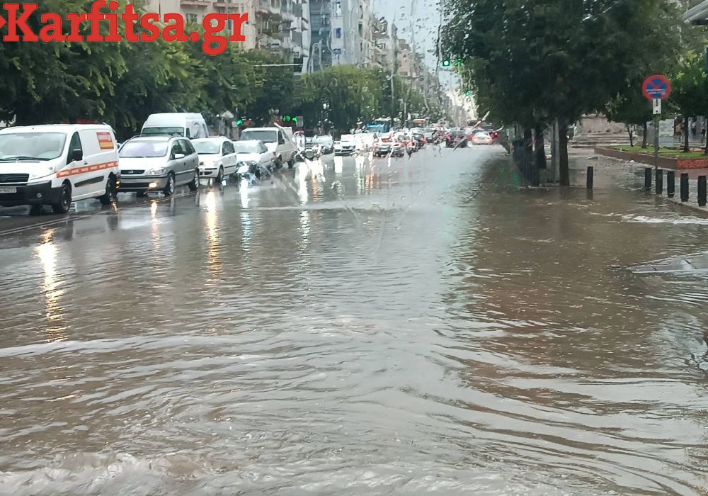 Ισχυρή καταιγίδα στη Θεσσαλονίκη – Πλημμύρισαν δρόμοι και πεζοδρόμια (ΦΩΤΟ + Video)