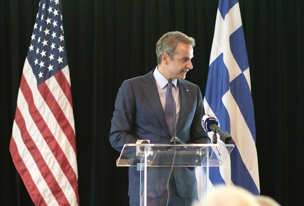 Απαντήσεις Μητσοτάκη με ντοκουμέντα