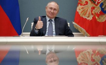 Σόου Πούτιν – αυτονομιστών για τη στημένη νίκη…