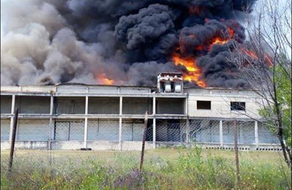 Βόλος: Μεγάλη φωτιά σε εγκαταλειμμένο εργοστάσιο στη Α’ ΒΙΠΕ