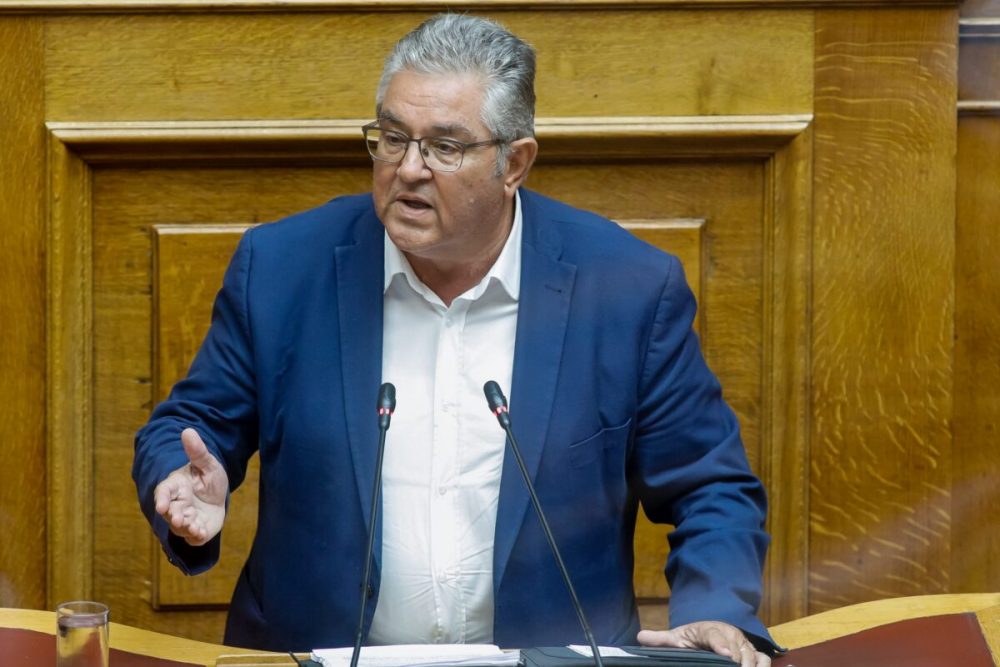 «Μας εμπλέκει σε ανυπόστατα σενάρια κυβερνήσεων συνεργασίας» κατηγορεί τον Μητσοτάκη το ΚΚΕ