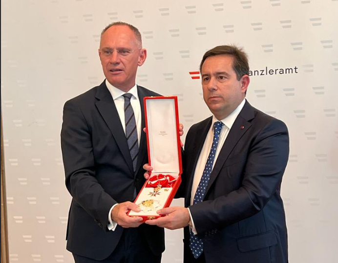 Μεγαλόσταυρος του Τάγματος της Αυστρίας απονεμήθηκε στον Ν. Μηταράκη