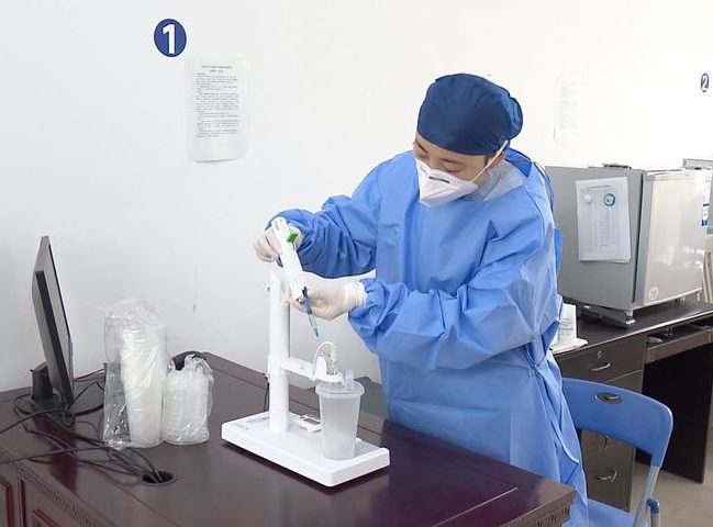 Σαγκάη: Άρχισε η χορήγηση του πρώτου εισπνεόμενου εμβολίου κατά της Covid