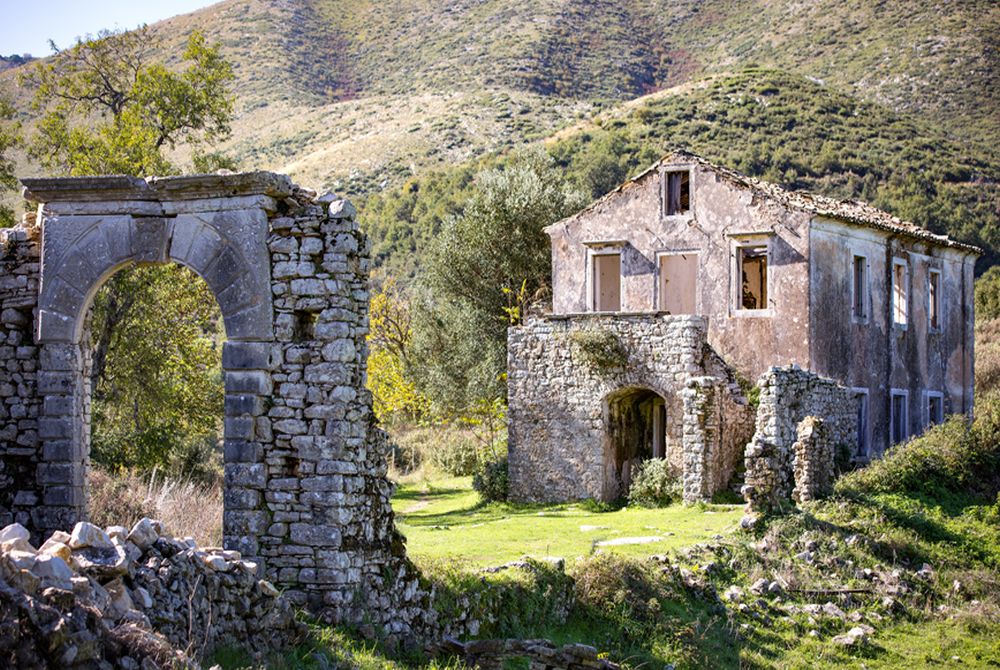 Τα χωριά ξέμειναν από κατοίκους κι έγιναν ρημαδιό!