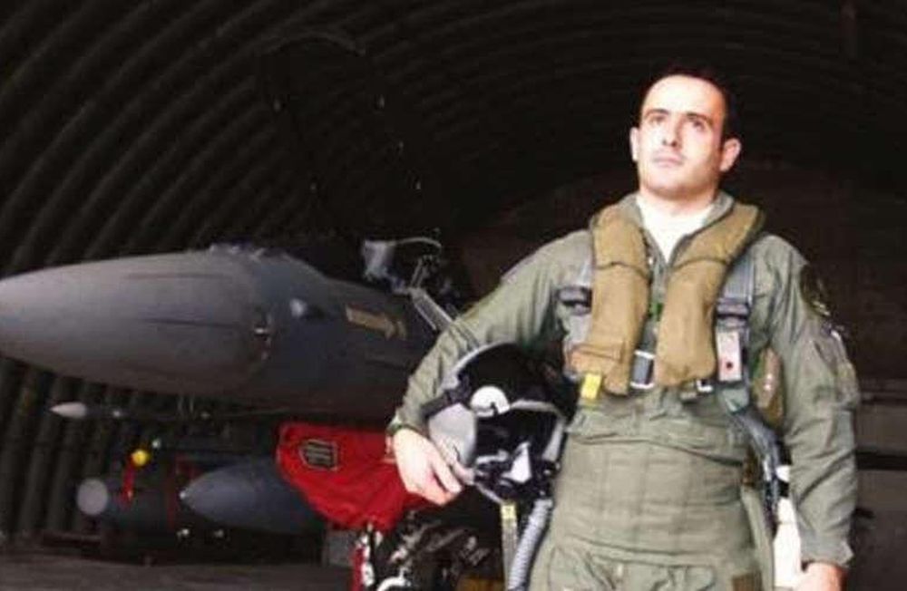 Βίντεο – vτοκουμέντο: Το τουρκικό F-16 ενώ πέφτει στο μαχητικό του Κ. Ηλιάκη!