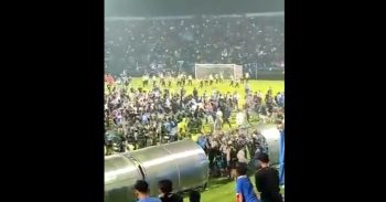 Τραγωδία σε γήπεδο της Ινδονησίας – Οπαδοί ποδοπατήθηκαν μέχρι θανάτου (Video)