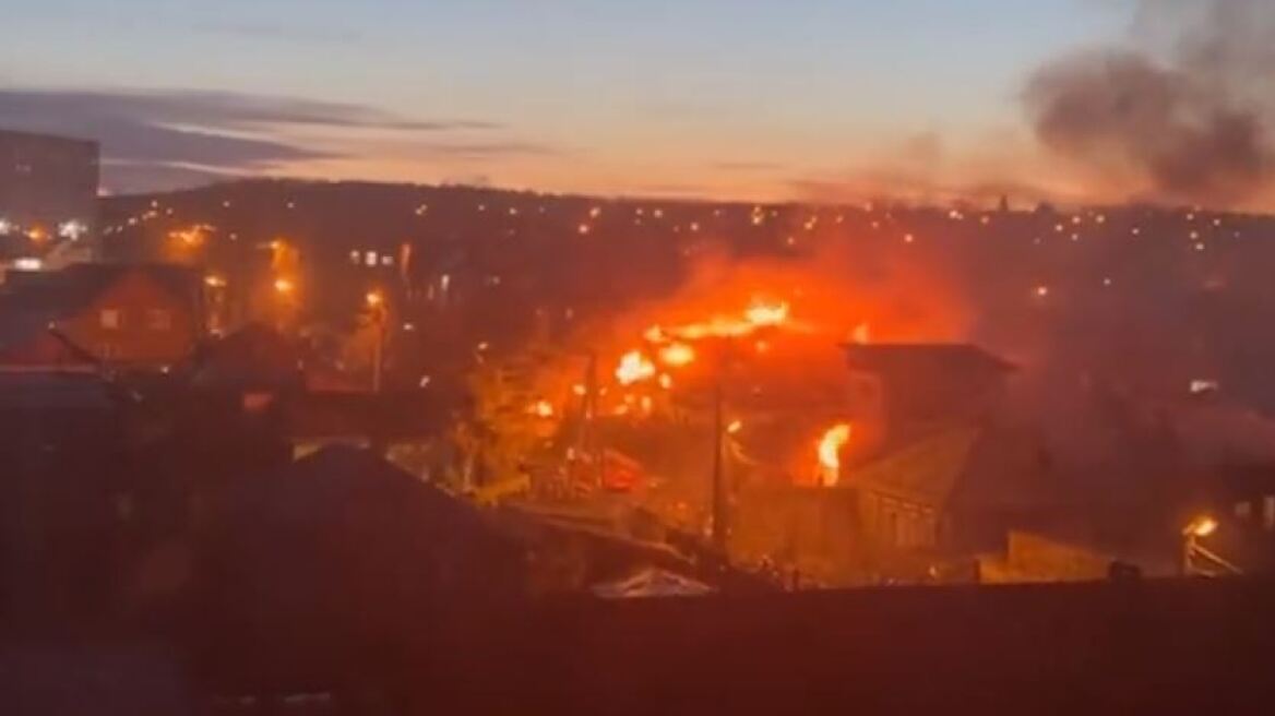 Ρωσία: Στρατιωτικό αεροσκάφος κατέπεσε στη πόλη Ιρκούτσκ – Νεκροί οι πιλότοι  (Video)