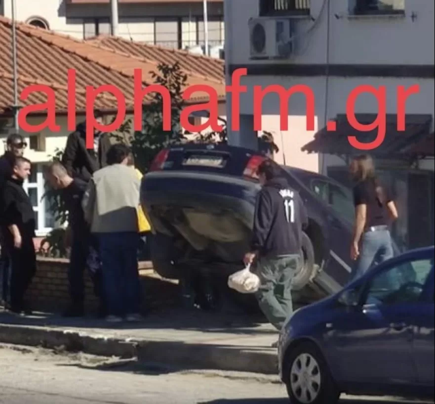 Καστοριά: Αυτοκίνητο κατέληξε σε αυλή παιδικού σταθμού (ΦΩΤΟ)