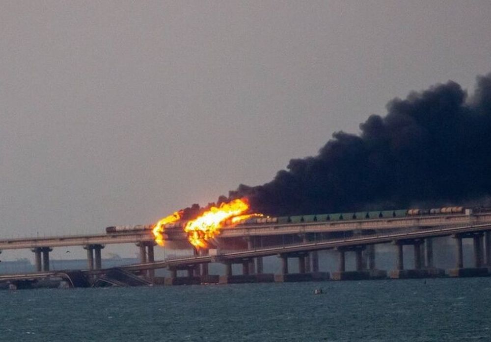 Ουκρανία: Η στιγμή της έκρηξης στη γέφυρα του Κέρτς (ΦΩΤΟ + Video)