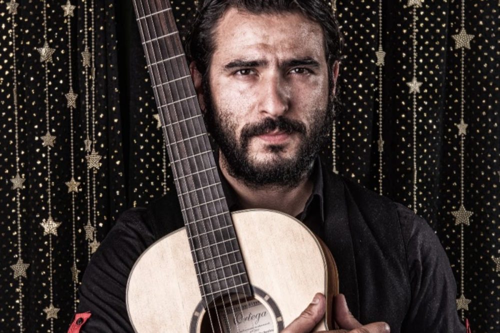 Ηλίας Κόζας: «Είναι πολύ σημαντικό να υπάρχουν μαγαζιά που δίνουν ευκαιρίες σε νέους μουσικούς»