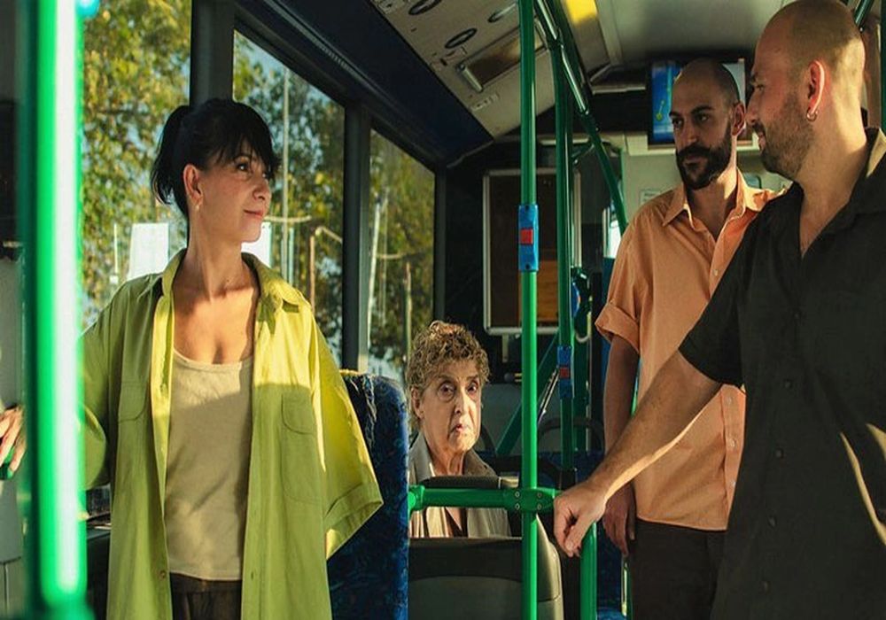Θεατρική παράσταση «Λούνα» της Ρίκα Μπενβενίστε σε…λεωφορείο!