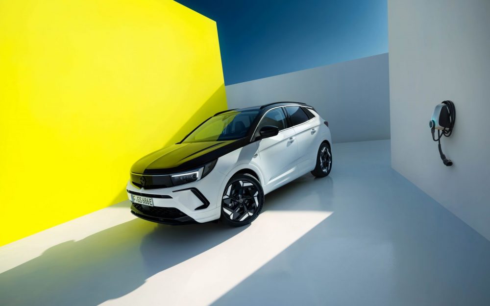 Το νέο Opel Grandland GSe αποτελεί ένα SUV υψηλών επιδόσεων