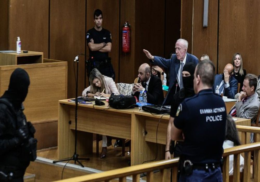 Δίκη Χρυσής Αυγής: Παρέμβαση του ΔΣΑ για τον ναζιστικό χαιρετισμό μέσα στο δικαστήριο