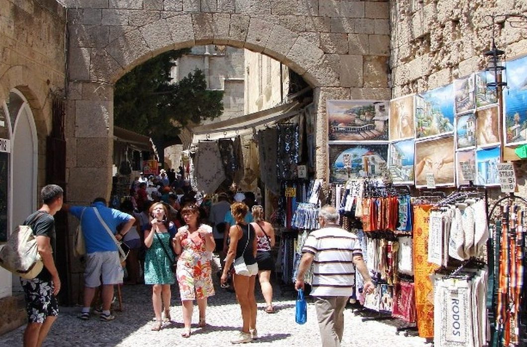 Σπάει ρεκόρ σε αφίξεις και έσοδα η τουριστική κίνηση στα Δωδεκάνησα