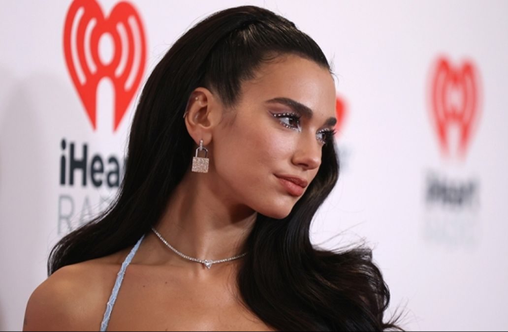 Dua Lipa: Αρνείται οποιαδήποτε συμμετοχή στο Παγκόσμιο Κύπελλο Ποδοσφαίρου 2022