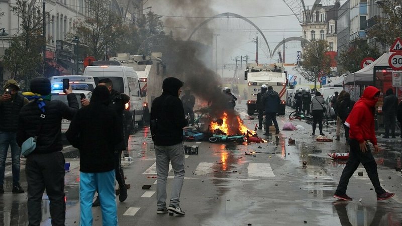 Βέλγιο: Βίαια επεισόδια ξέσπασαν στις Βρυξέλλες μετά την ήττα της Εθνικής από το Μαρόκο