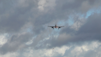 Αεροσκάφος δεν μπόρεσε να προσγειωθεί λόγω της κακοκαιρίας– Στη Θεσσαλονίκη κατευθύνθηκε η πτήση του Βασίλη Κικίλια