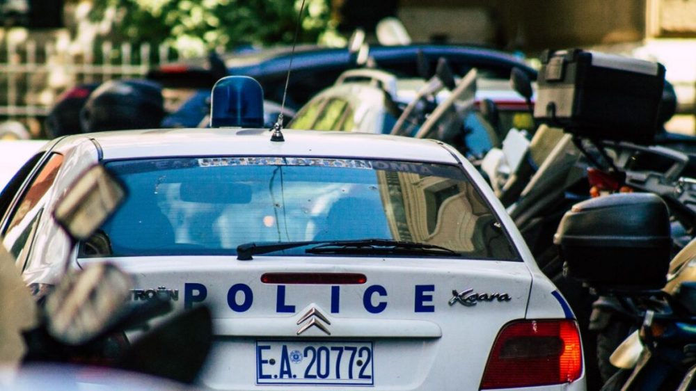 Θεσσαλονίκη: Διέλυαν παράνομα αυτοκίνητα σε επιχείρηση ανταλλακτικών οχημάτων