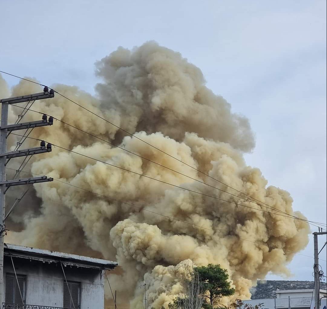 Ασπρόπυργος: Μεγάλη πυρκαγιά σε εταιρεία διαχείρισης αποβλήτων – Μήνυμα από το 112 (ΦΩΤΟ)