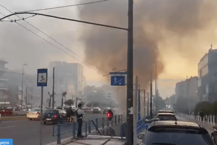 Αττική: Μεγάλη φωτιά σε υπόγεια διάβαση στη λεωφόρο Συγγρού