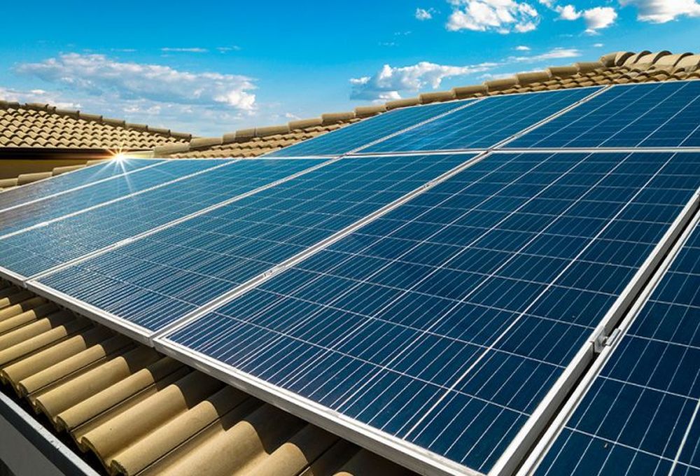 Φωτοβολταϊκά στέγης: Απλούστερη η διαδικασία της επιδότησης