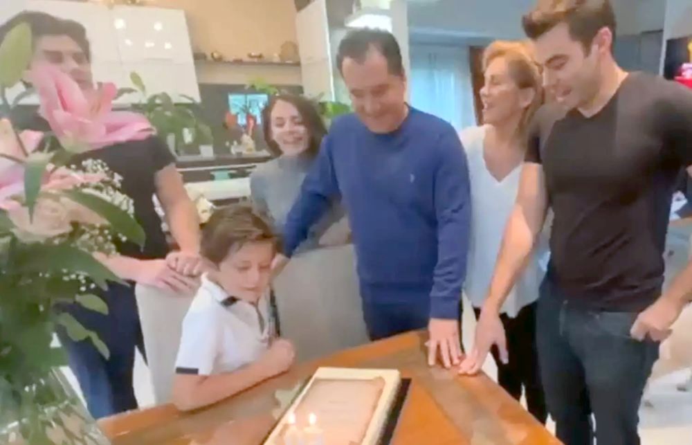 Δυο τούρτες ο Άδωνις