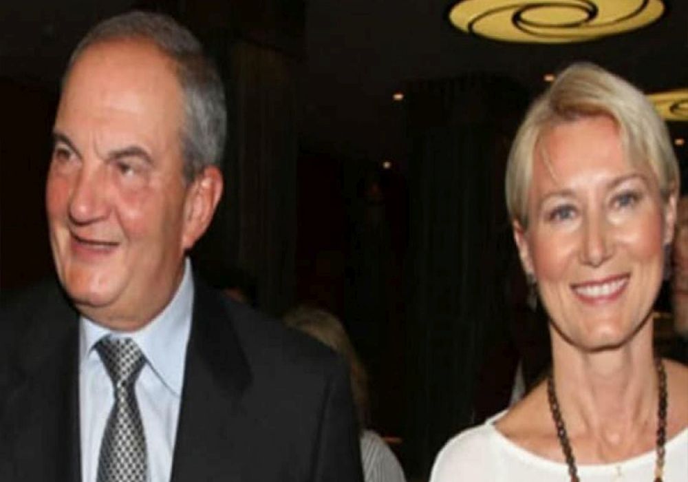 Η θεατρική πρεμιέρα της Ν. Παζαΐτη υπό το χειροκρότημα Κ. Καραμανλή και Αλέξανδρου (ΦΩΤΟ)