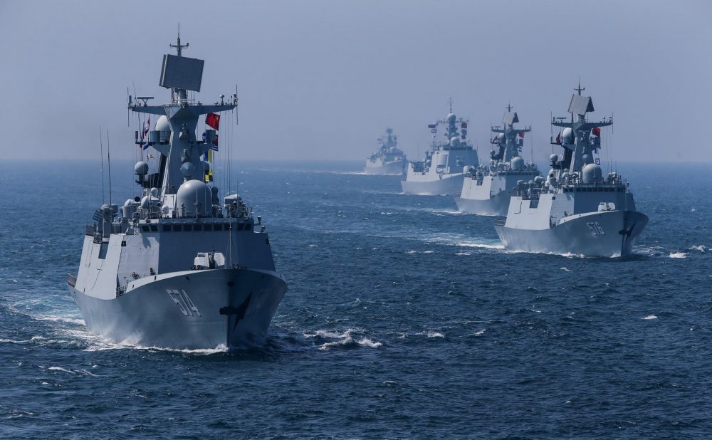 Επικίνδυνα «παιχνίδια πολέμου» μεταξύ Πεκίνου και Ουάσινγκτον στη Θάλασσα της Νότιας Κίνας