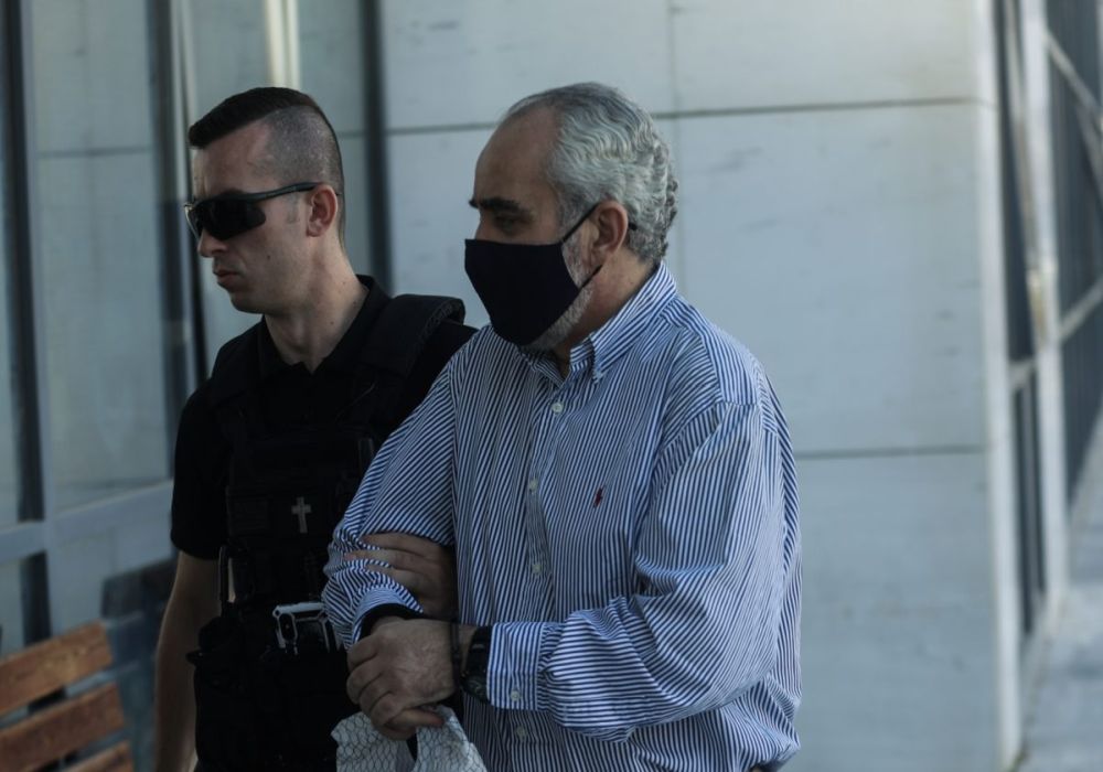 Δίκη ψευτογιατρού: 8 φορές ισόβια, 50 χρόνια κάθειρξη και 327.000 ευρώ χρηματική ποινή