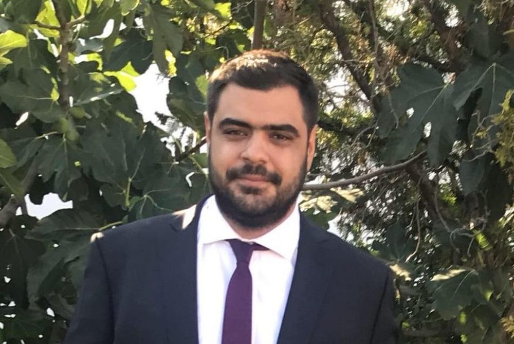 Με τα κρεμμυδάκια…