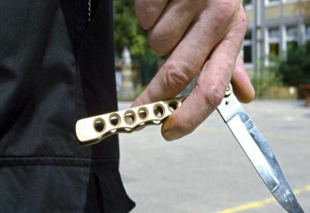 Λήστευαν με σιδερογροθιές και μαχαίρια στην Κηφισιά – Τρεις συλλήψεις