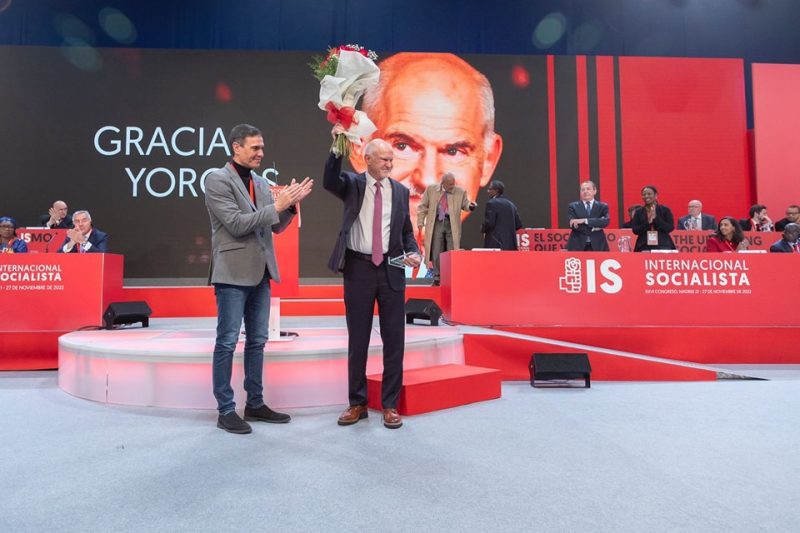 Η ανάρτηση Παπανδρέου ως Επίτιμος πλέον πρόεδρος της Σοσιαλιστικής Διεθνούς