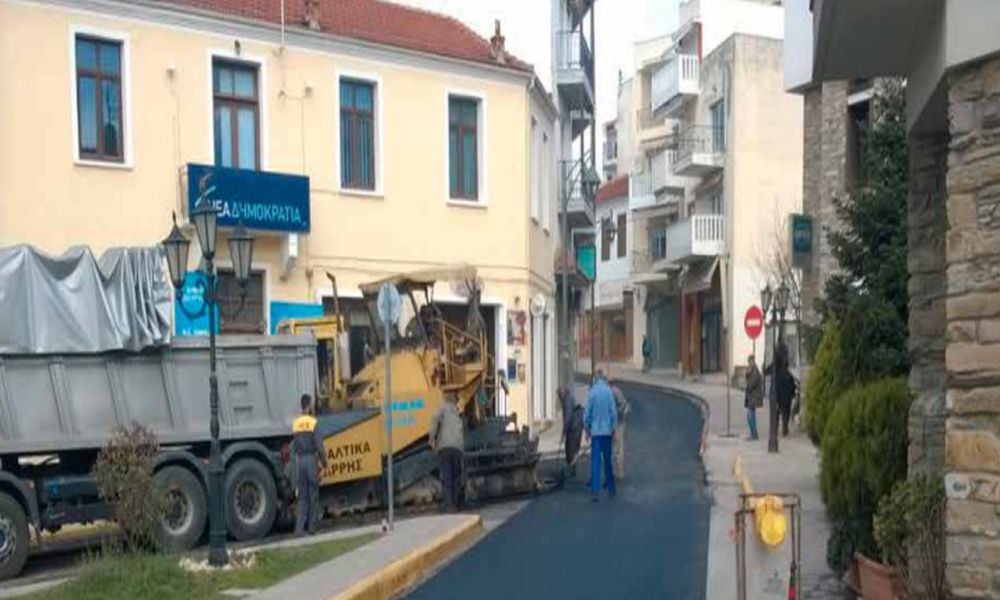 Δ. Πολυγύρου: Ο δήμαρχος κερνά, η σύμβουλος «πίνει» – Απευθείας αναθέσεις χιλιάδων ευρώ