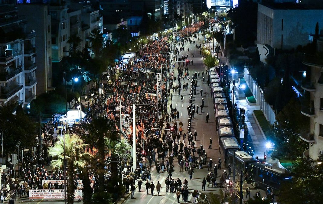 Πορεία Πολυτεχνείου με… «καπέλο»