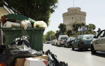 Θεσσαλονίκη: Συσσωρεύονται τα σκουπίδια στους δρόμους – Κλιμακώνουν τις κινητοποιήσεις οι εργαζόμενοι