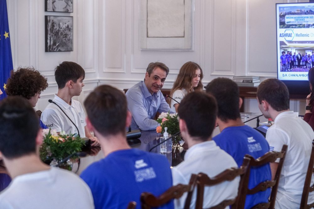 Η συνάντηση του Κ. Μητσοτάκη με την εθνική ομάδα μαθητικής ρομποτικής