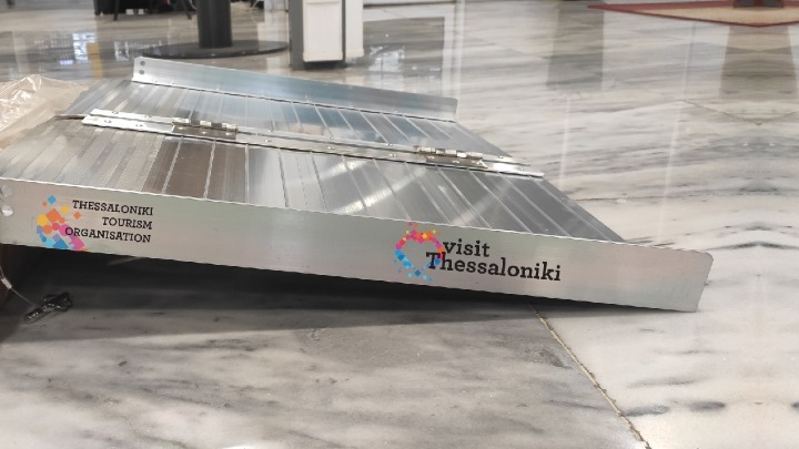 Θεσσαλονίκη: Αναδιπλούμενες ράμπες για τα άτομα που κινούνται με αμαξίδιο