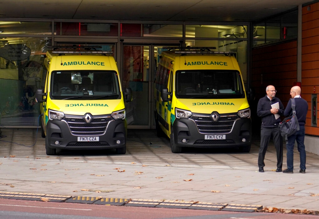 Βρετανία: Απεργία «υψηλού κινδύνου» από τα πληρώματα των ασθενοφόρων