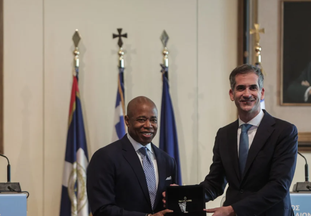 Το Άγαλμα της Ελευθερίας ήρθε στον Παρθενώνα