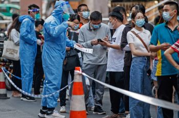 Κίνα: Ανακούφιση από τη χαλάρωση των μέτρων κατά της Covid-19 σε μεγάλες πόλεις