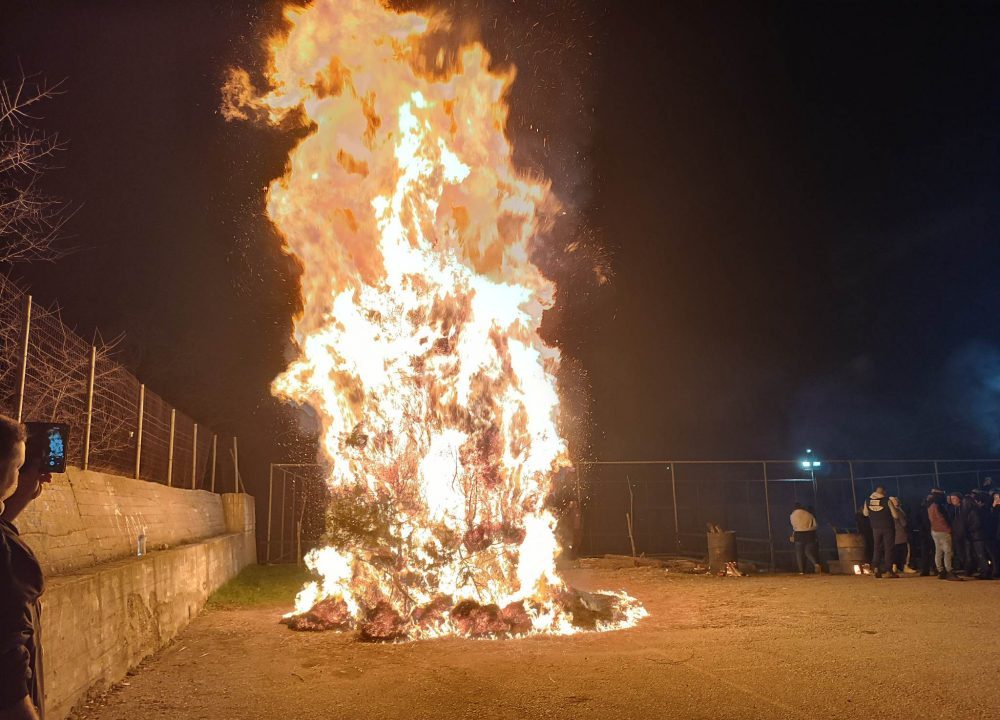 Φλώρινα: Άναψε η φλόγα της παράδοσης (ΦΩΤΟ + Video)
