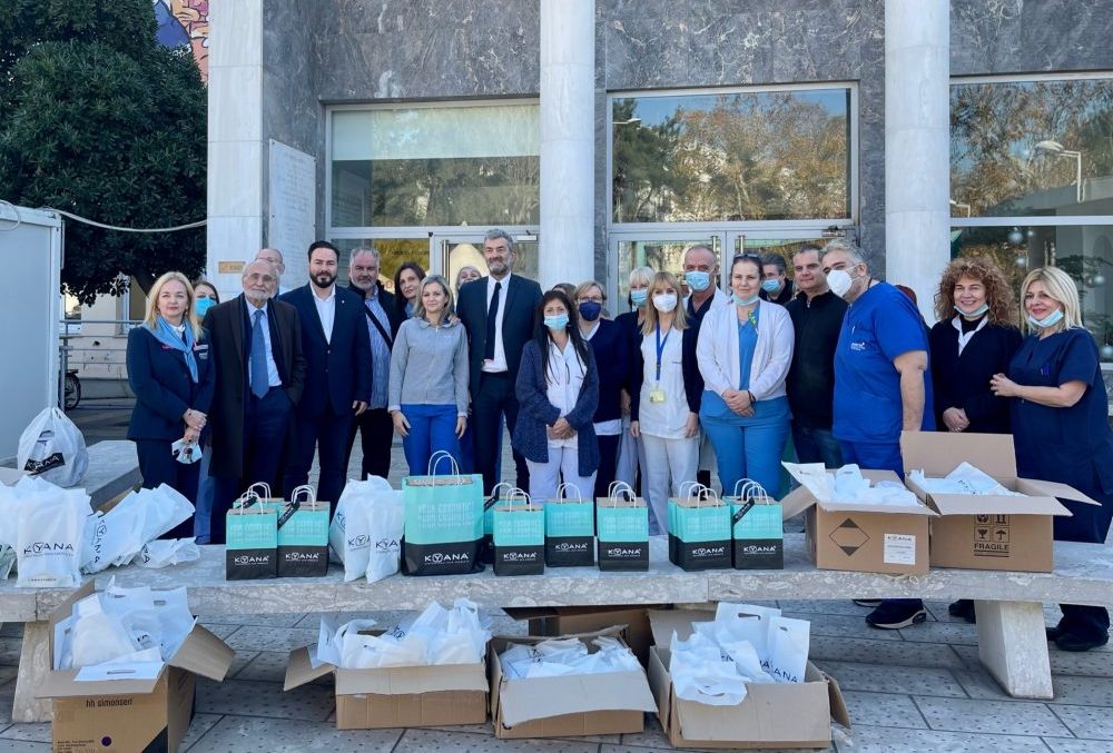Επίσκεψη Διαμαντή Γκολιδάκη στο ΑΧΕΠΑ – Προσφορά δώρων στις νοσηλεύτριες (ΦΩΤΟ)