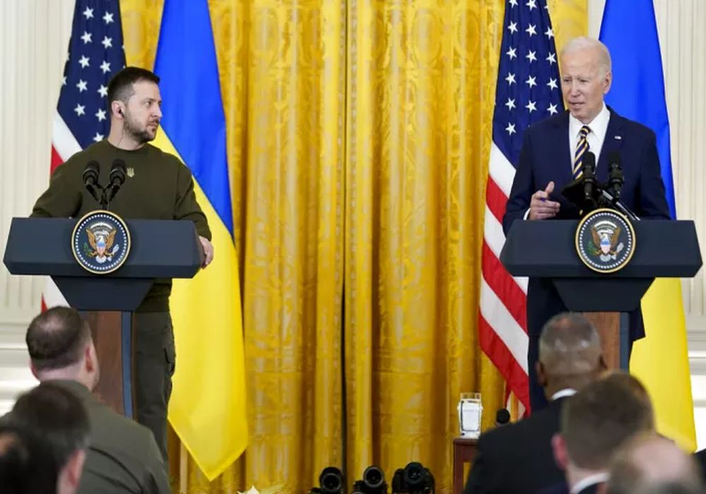 ΗΠΑ: Το αμερικανικό Κογκρέσο ντυθηκέ στα κίτρινα και τα μπλε για υποδοχή Ζελένσκι