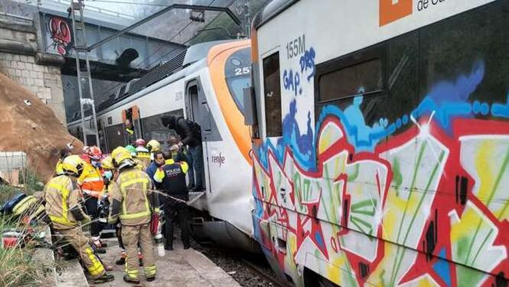 Δεκάδες τραυματίες από σιδηροδρομικό ατύχημα στην Ισπανία