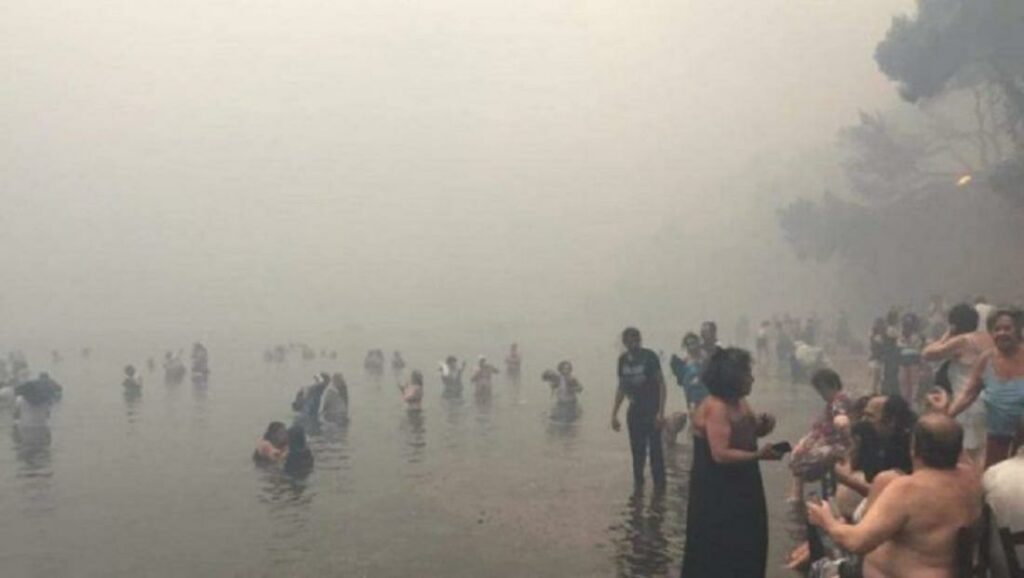 Πυρκαγιά στο Μάτι: Πλήρης απουσία των αρχών την ώρα που οι ψαράδες έδιναν μάθημα ανθρωπιάς